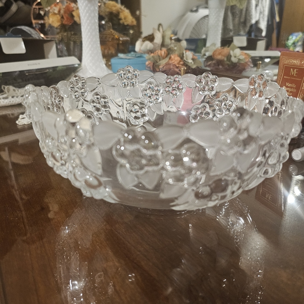 Home Beautiful Celebration Crystal Large Serving Bowl